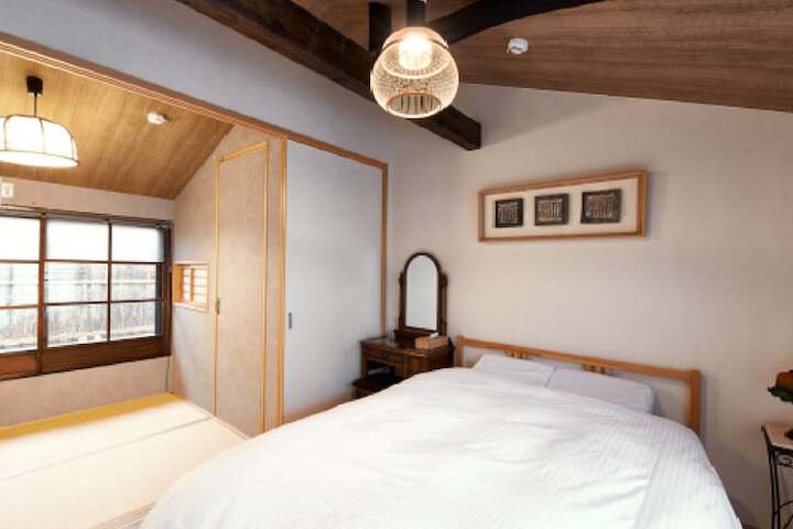 Room 4 of 33