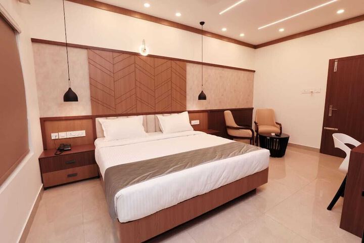 Room 7 of 18