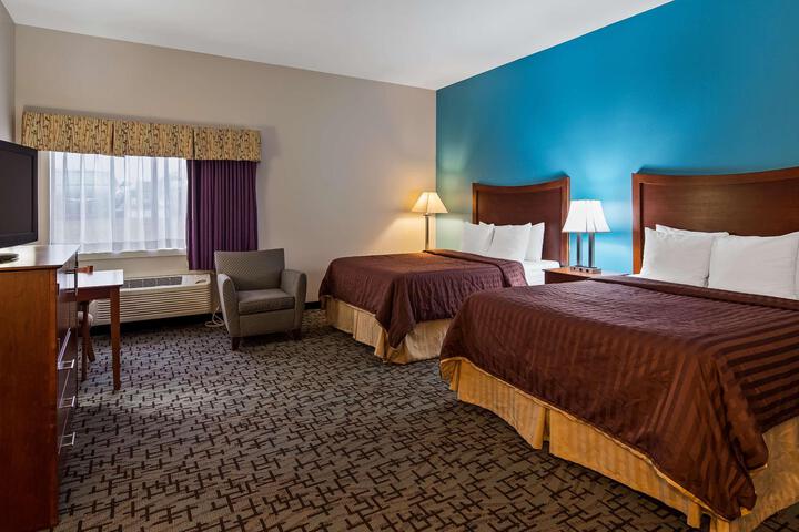 2 Queen Accessible Bathtub Microwave, Refrigerator WiFi Continental Breakfast (16 of 21)
