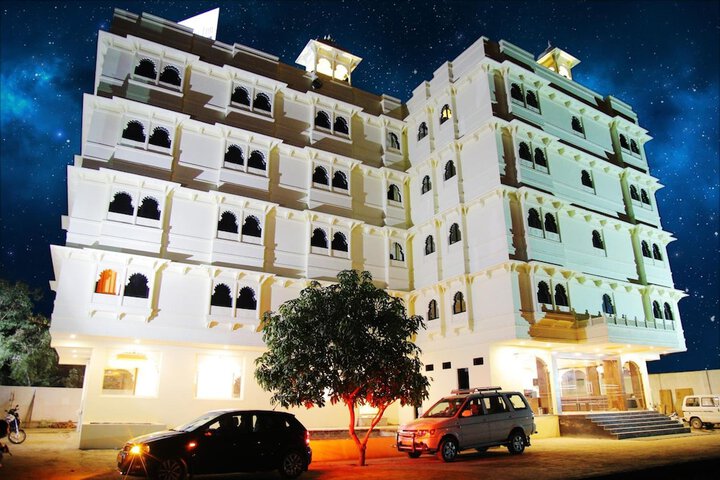 Hotel 37 of 38