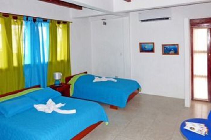 Room 4 of 7