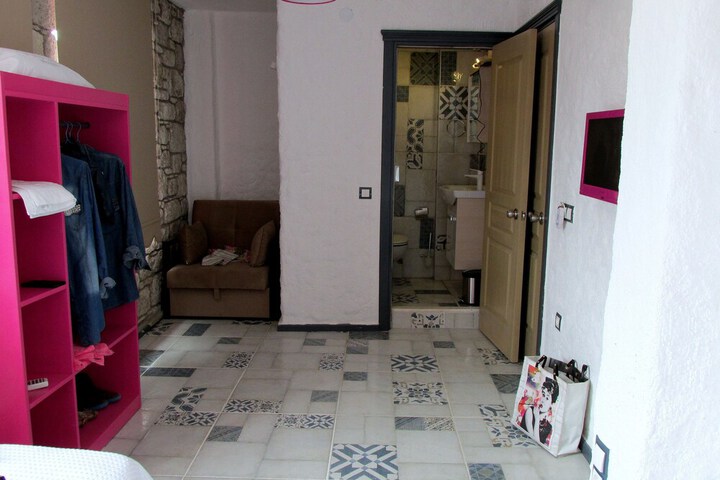 Room 10 of 19