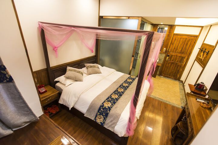 Room 18 of 27