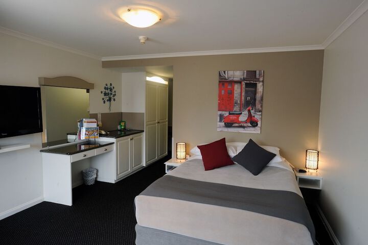 Room 4 of 76