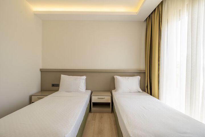 Room 25 of 47
