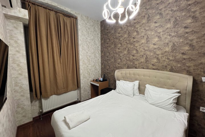 Room 12 of 74