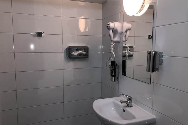 Room 16 of 31