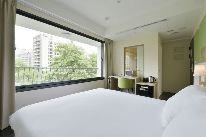 Room 43 of 77