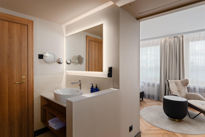Room 82 of 113