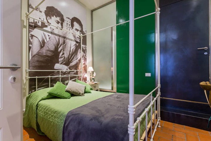 Room 4 of 43