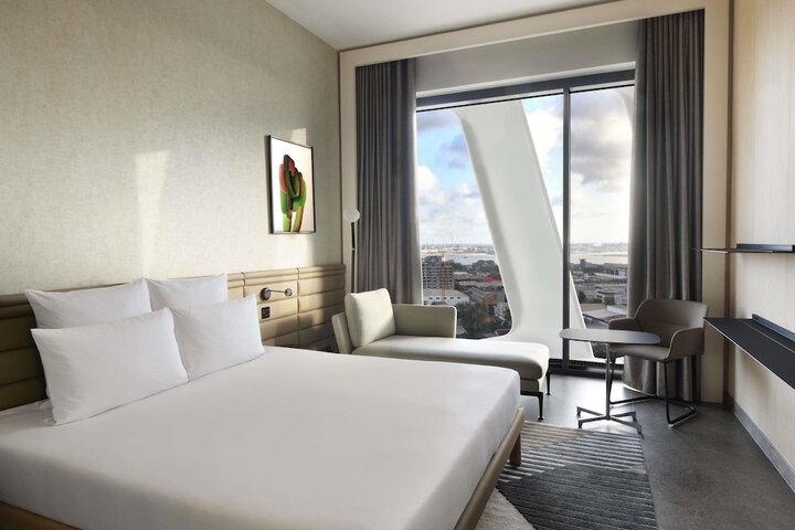 Room 4 of 119