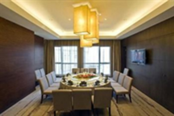 E M Grand Hotel Luxury