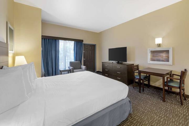 1 King Bed (6 of 21)