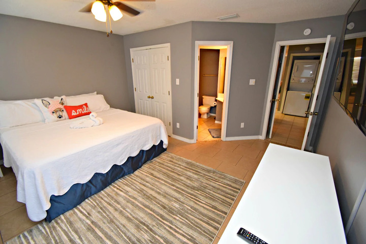 Room 4 of 6