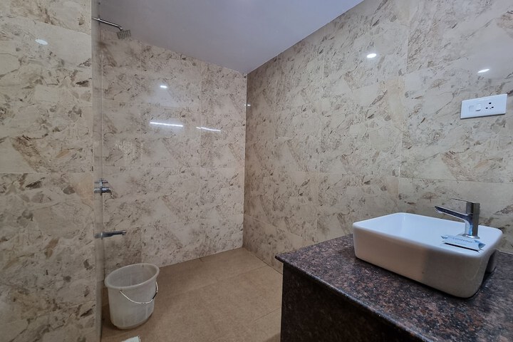 Room 15 of 38