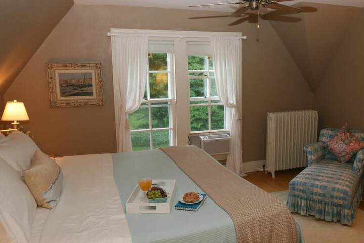 Room 15 of 48