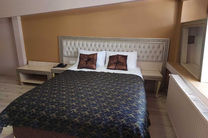 Room 7 of 28
