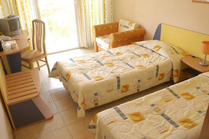 Room 6 of 32