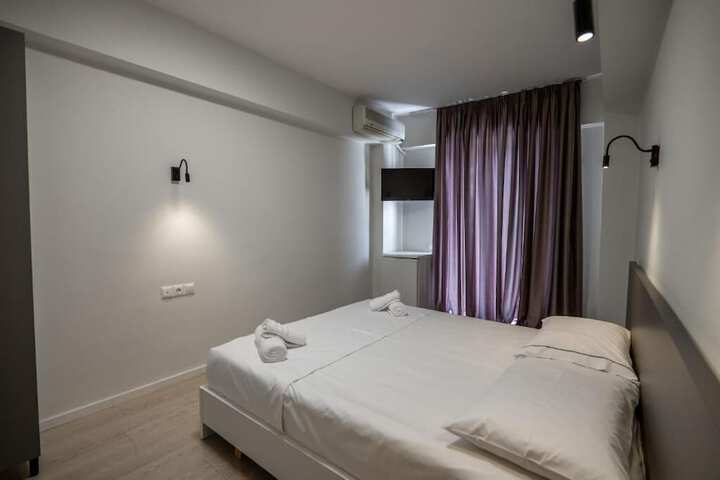 Room 16 of 44