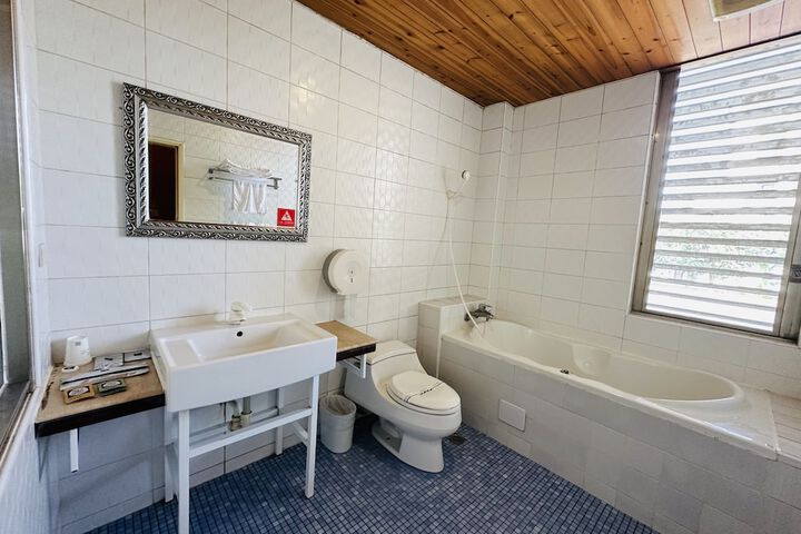 Room 42 of 59