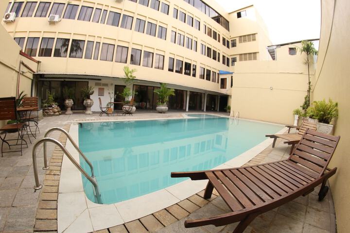 Pool 32 of 51