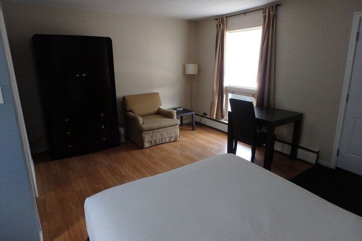 Room 28 of 43