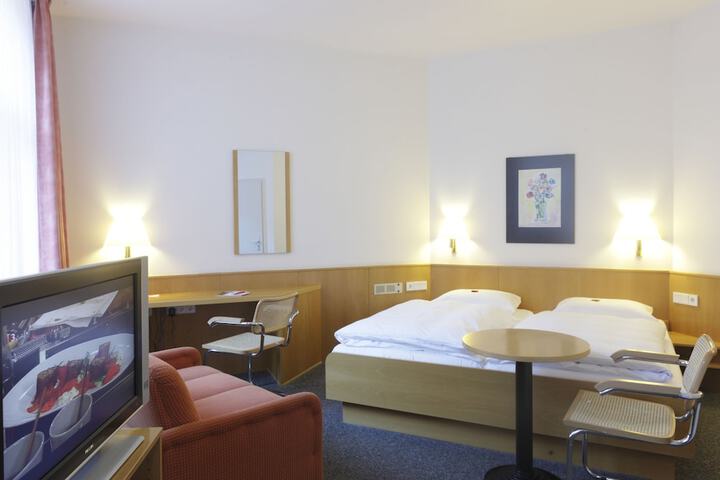 Room 9 of 49