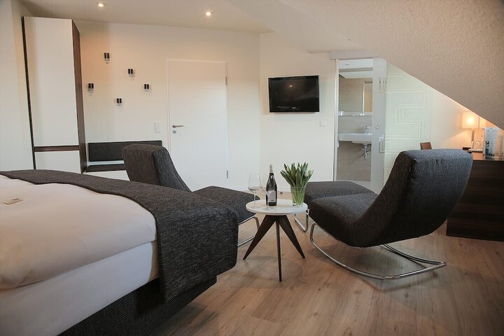 Room 10 of 36