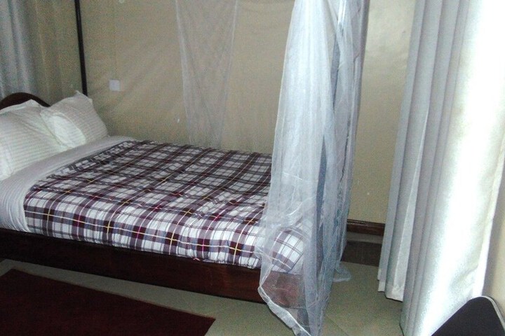 Room 4 of 15