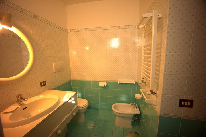 Room 7 of 28