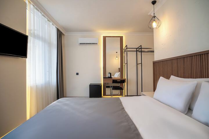 Room 9 of 31