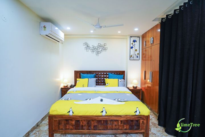 Room 8 of 18