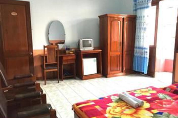 Room 4 of 14
