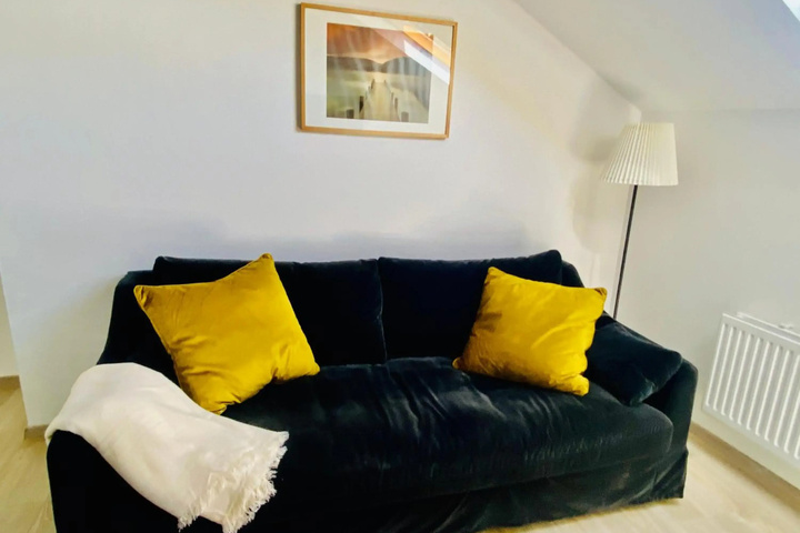 Room 2 of 8