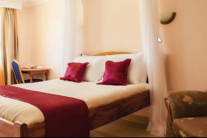 Room 14 of 28