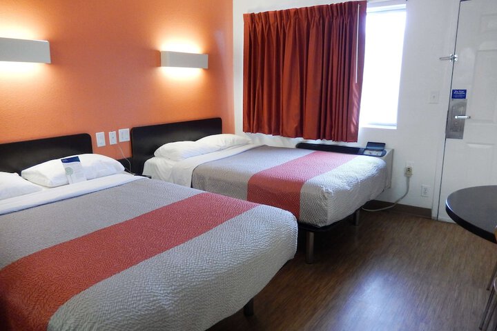 Room 11 of 27