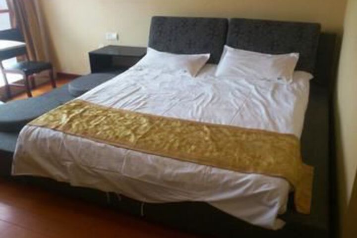 Room 2 of 8