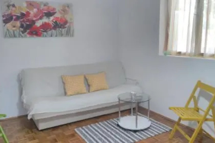 Room 5 of 16
