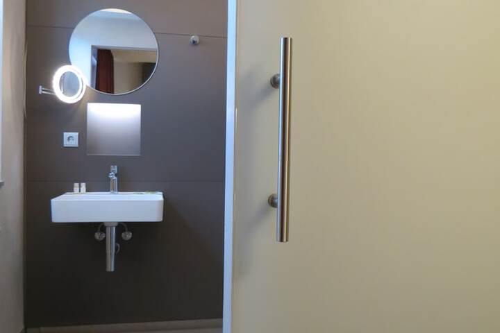 Room 54 of 82