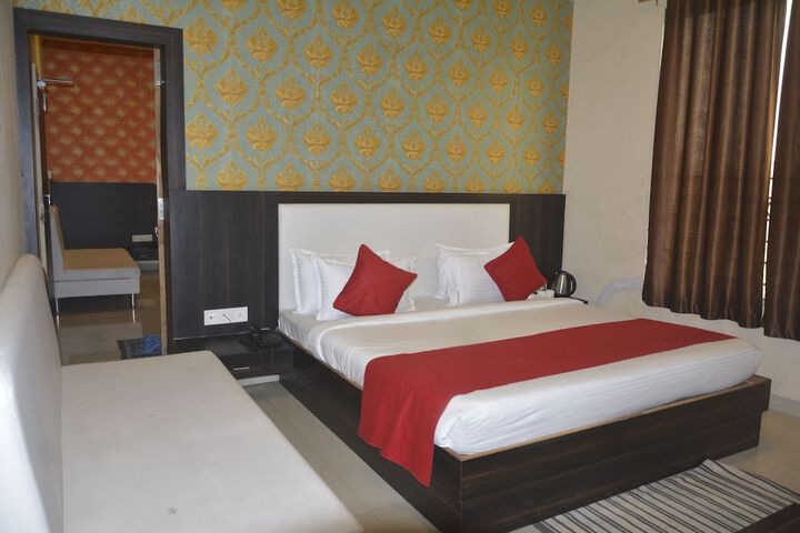 Room 10 of 20