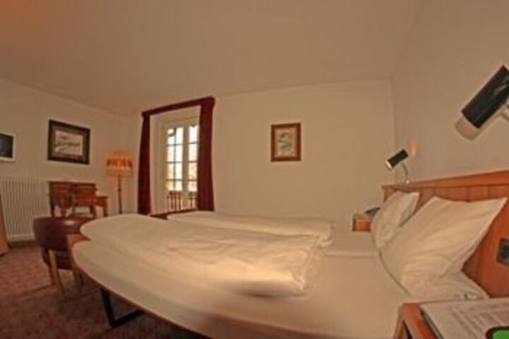 Room 69 of 106