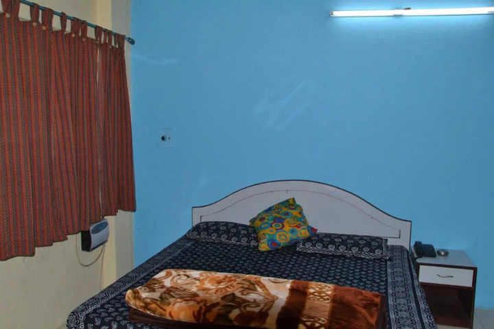 Room 8 of 16