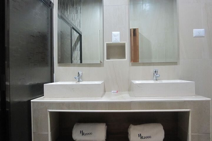 Room 8 of 12