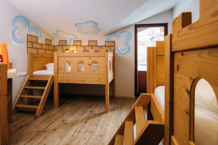 Room 34 of 98