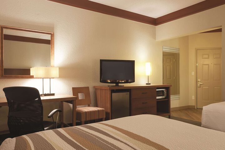 2 Double Beds (1 of 10)