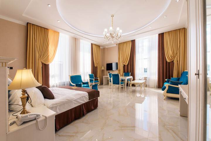 Room 33 of 102