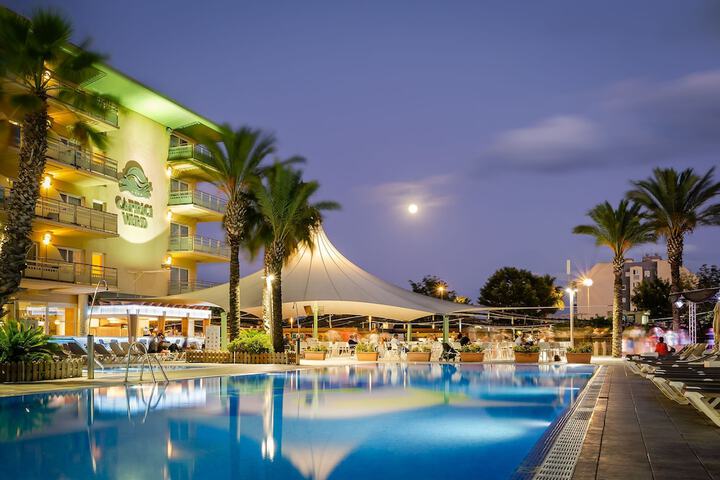Hotel with Pool