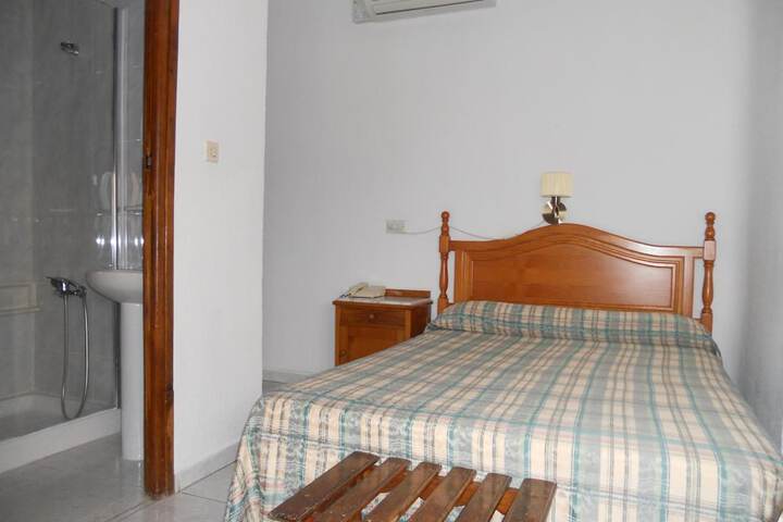 Room 14 of 38
