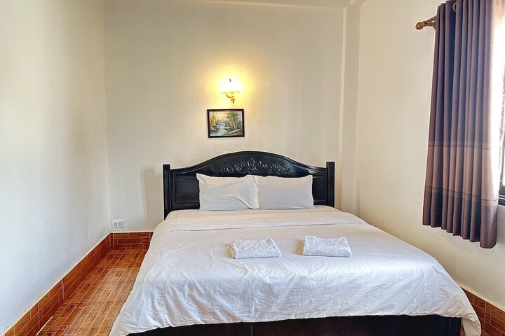 Room 4 of 12