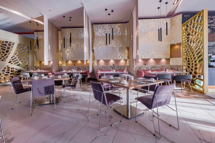 Dining 83 of 148